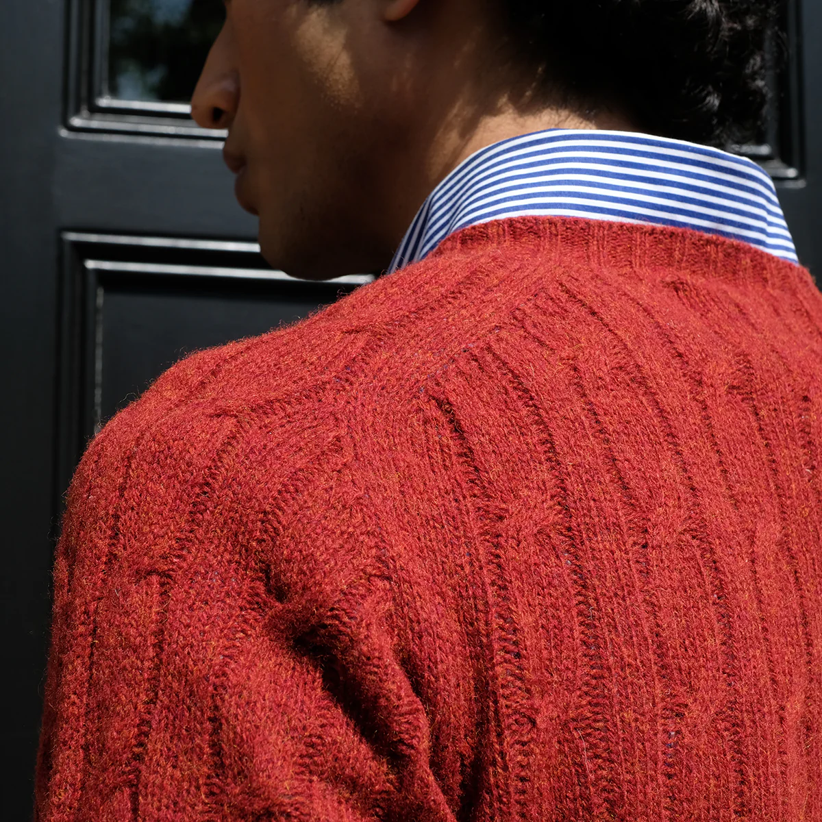Cable-knit sweater in rusty red - Image 3