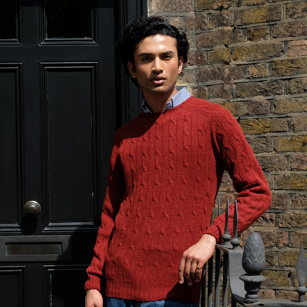 Cable-knit sweater in rusty red - Image 5