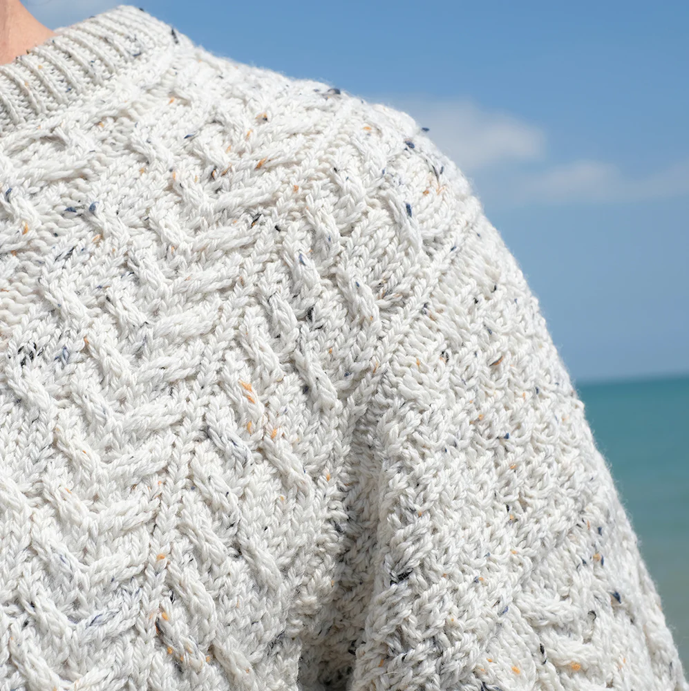 Traditional Aran crew neck sweater in Ecru - Image 3