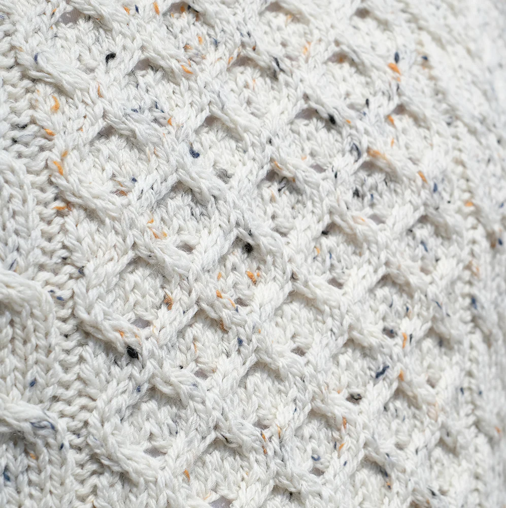 Traditional Aran crew neck sweater in Ecru - Image 4