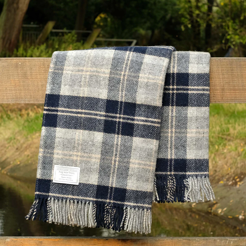 Pure Wool Blanket in Silver Bannockbane Tartan - Image 4